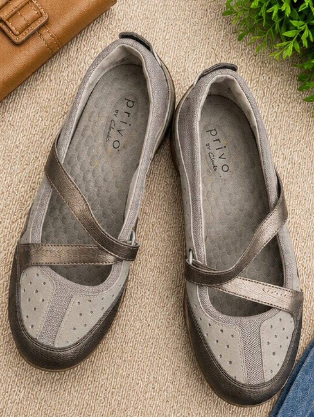 Privo by Clarks Mary Jane Comfort Flats Size 8 Gray